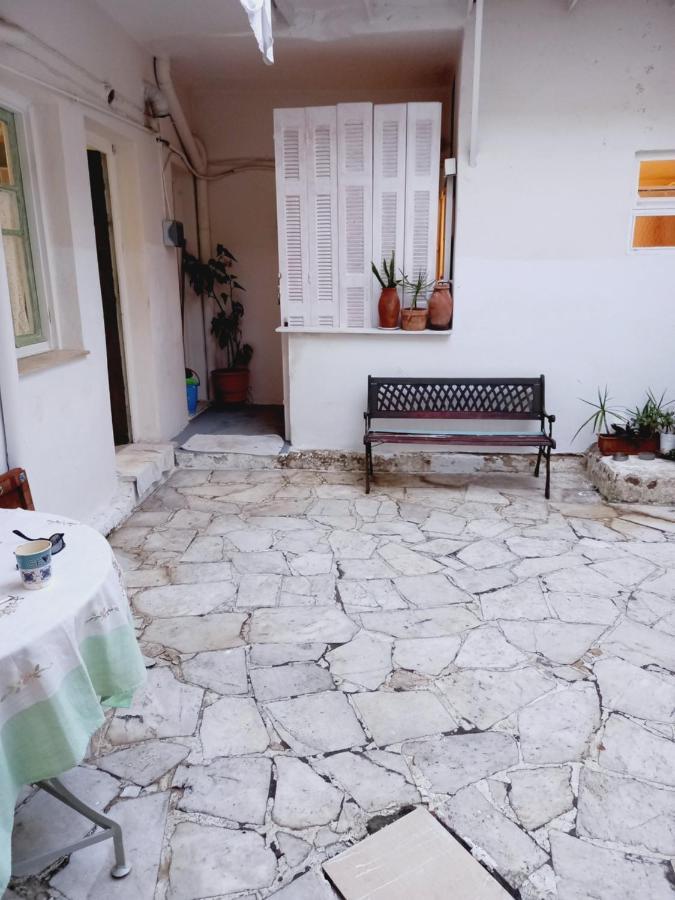 カラマタΣτην Αυλή Της Ράχηςアパートメント エクステリア 写真