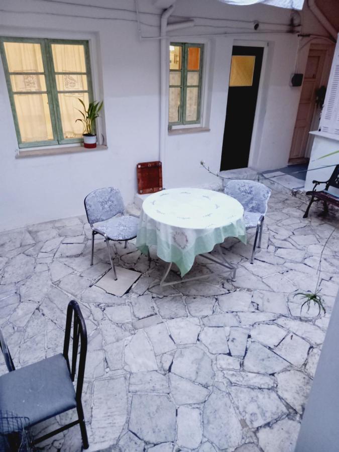 カラマタΣτην Αυλή Της Ράχηςアパートメント エクステリア 写真